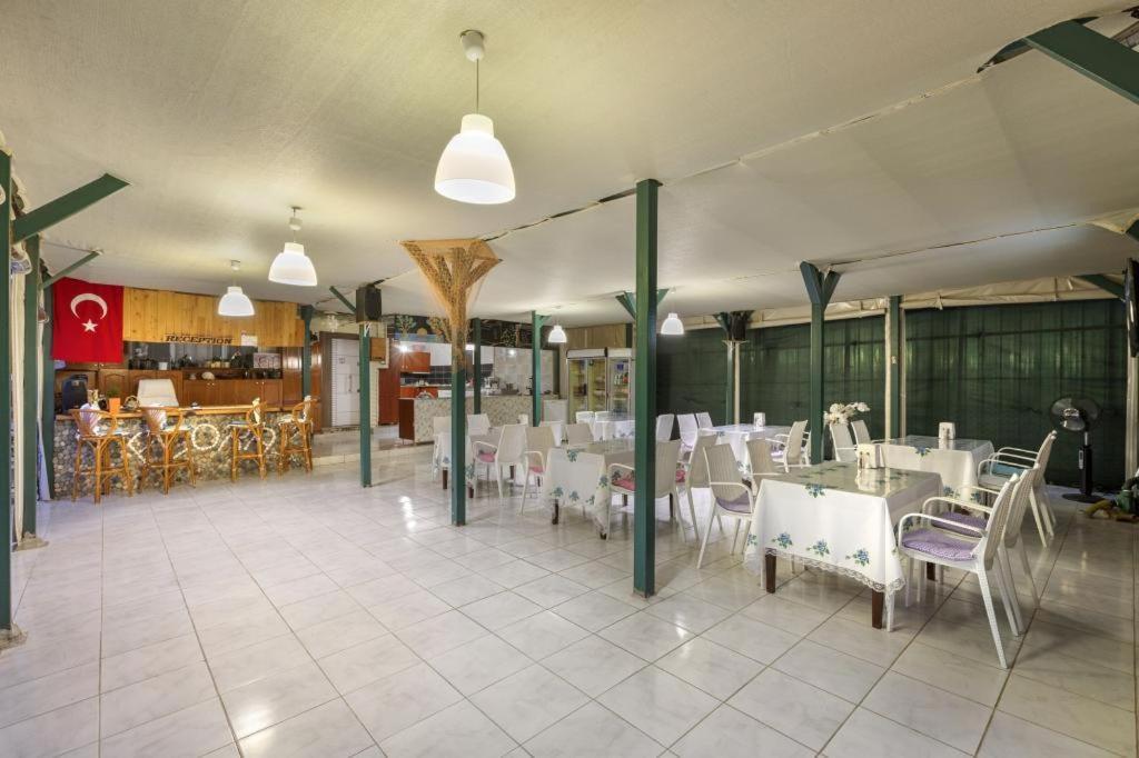 Flora Pansiyon Çıralı Apartamento Kemer Exterior foto