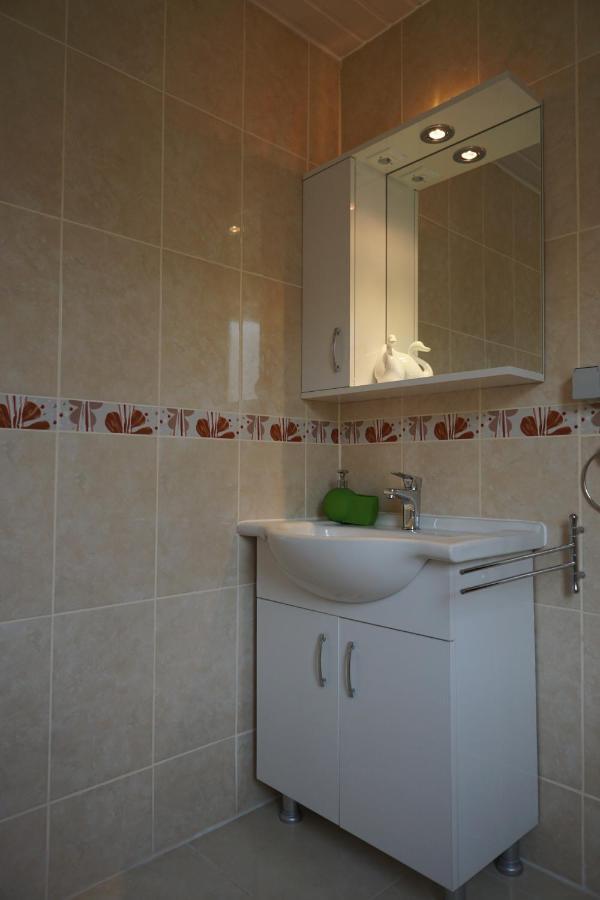 Flora Pansiyon Çıralı Apartamento Kemer Exterior foto