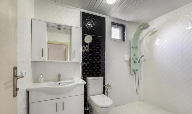 Flora Pansiyon Çıralı Apartamento Kemer Exterior foto