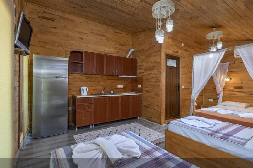 Flora Pansiyon Çıralı Apartamento Kemer Exterior foto